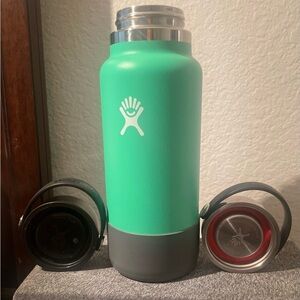 Hydro Flask Mint Green Bottle with Two Lids